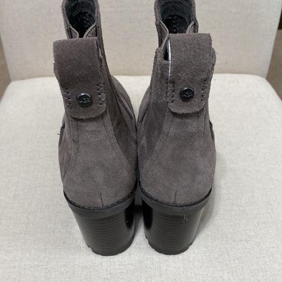 UGG NEW Waterproof hazel Chelsea suede heeled ankle booties basically brand new - Picture 12 of 16